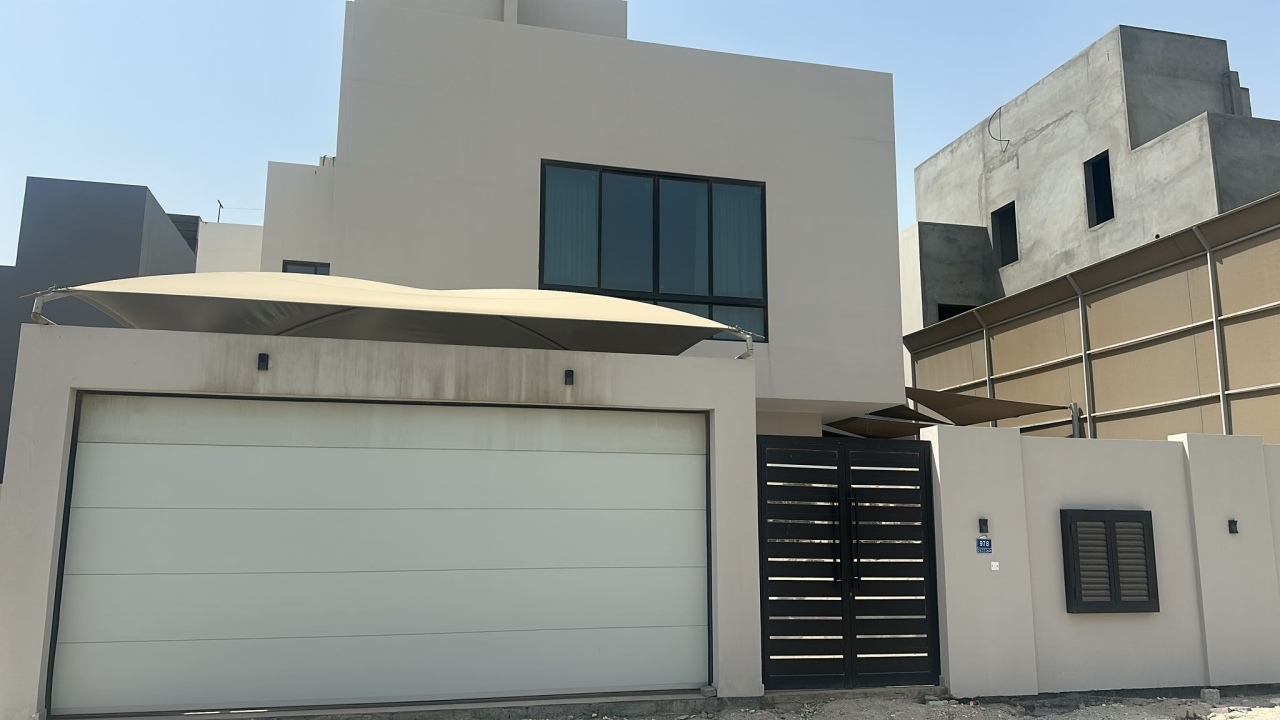 property 300 image 0