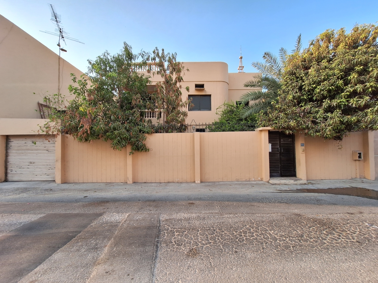 property 304 image 0