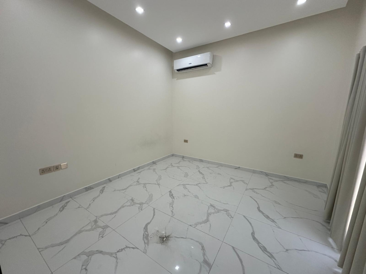 property 377 image 0