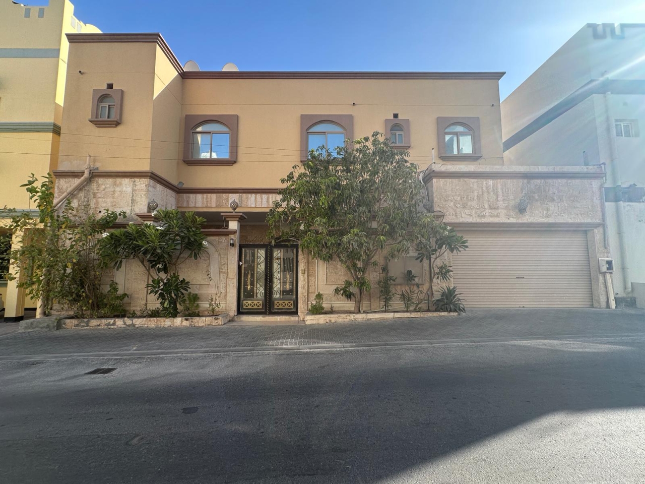 property 392 image 0