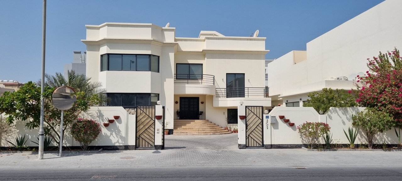 property 444 image 0