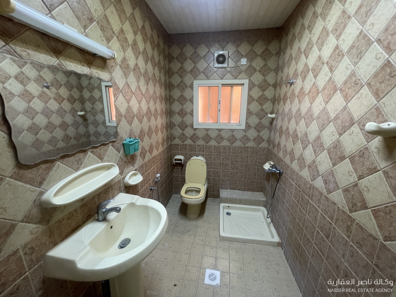 property 558 image 9