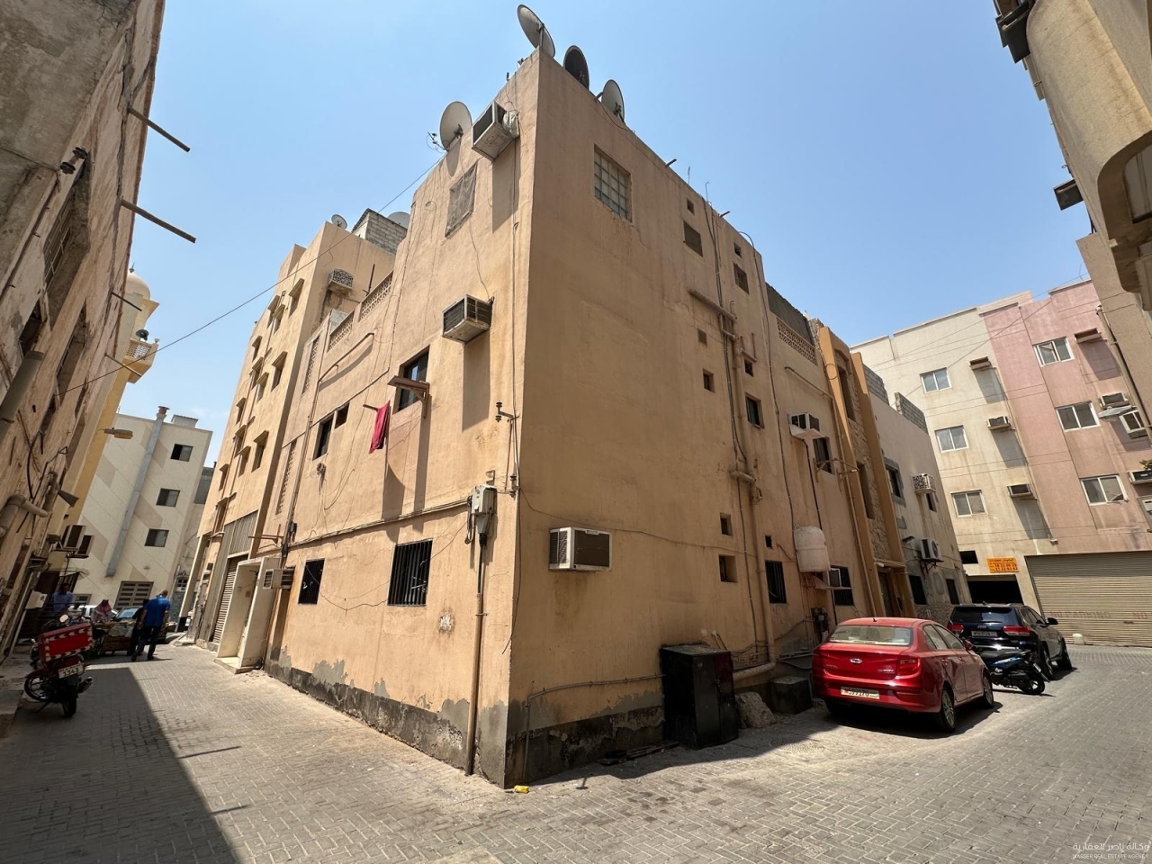 property 572 image 0