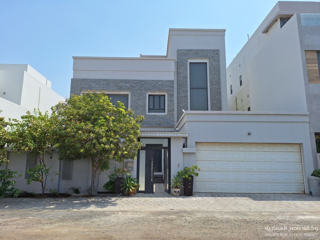 property 580 image 0