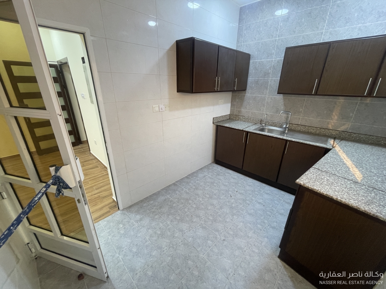 property 585 image 8