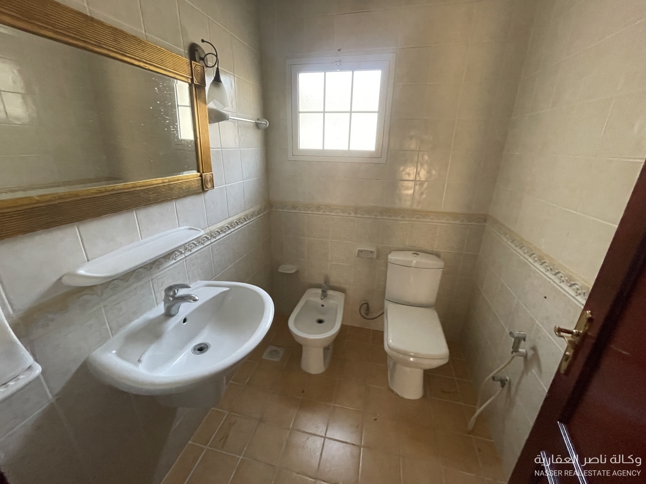 property 586 image 8