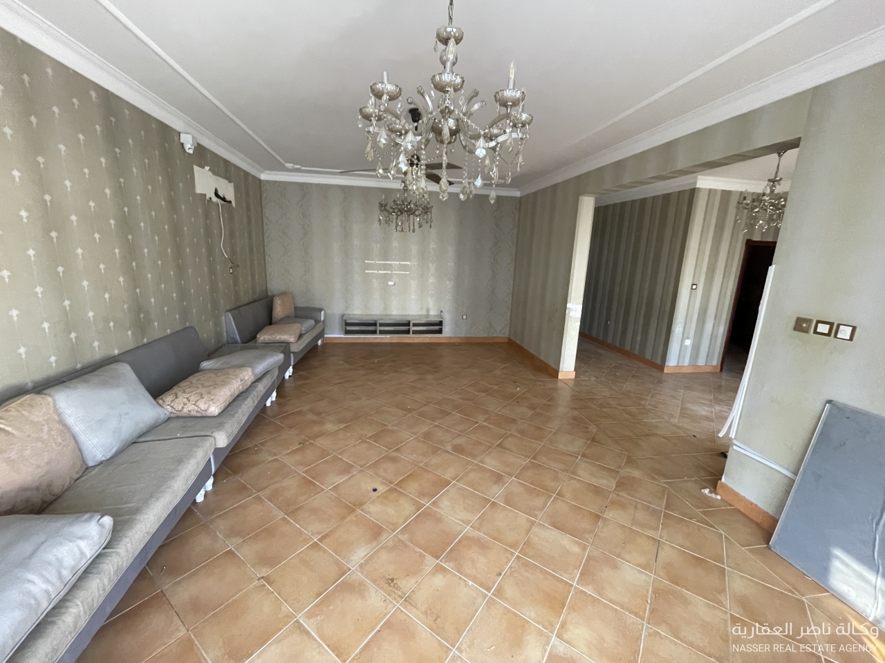 property 586 image 3