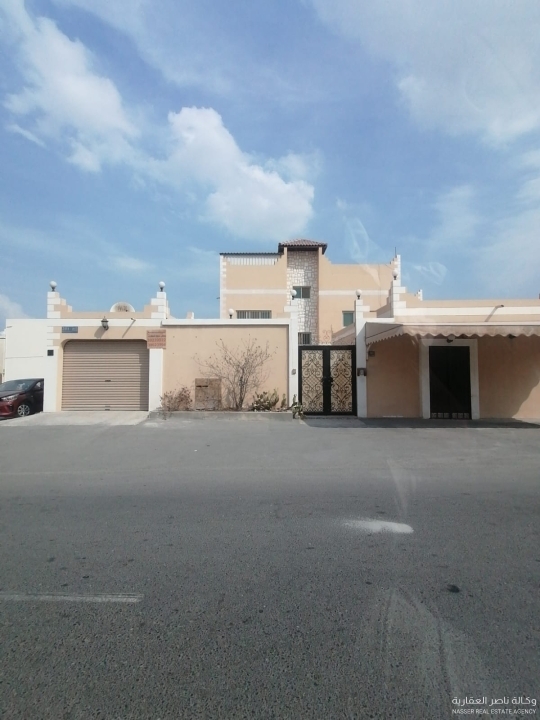 property 590 image 0