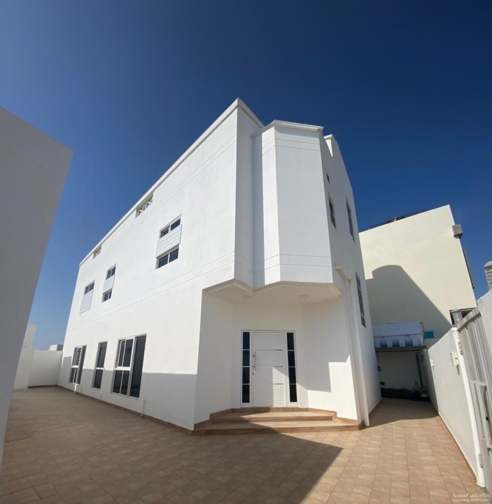 property 677 image 0