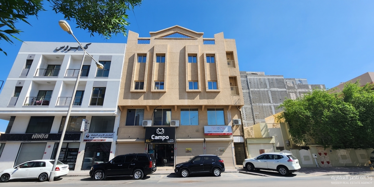 property 686 image 0