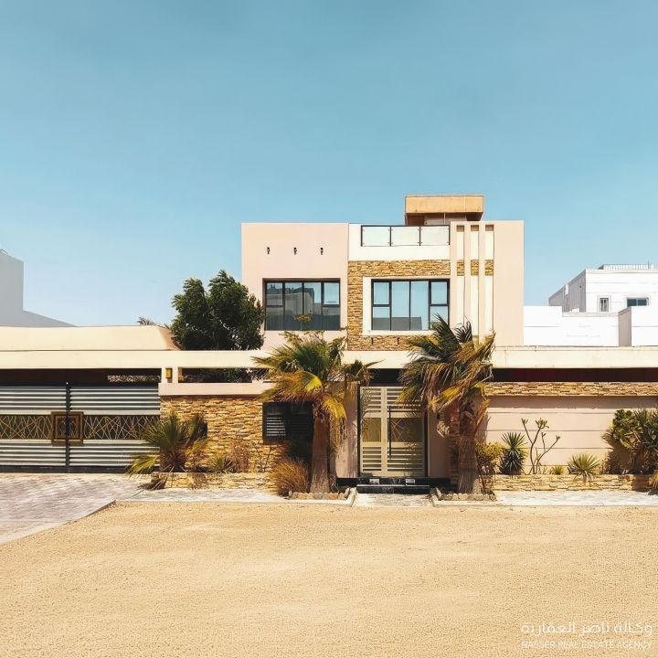 property 735 image 0