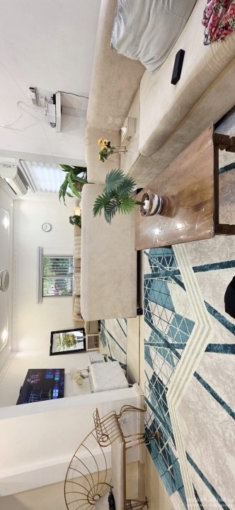 property 738 image 0