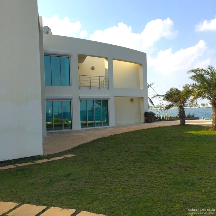 property 757 image 0