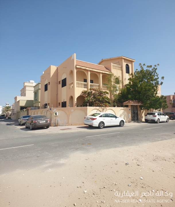 property 810 image 0