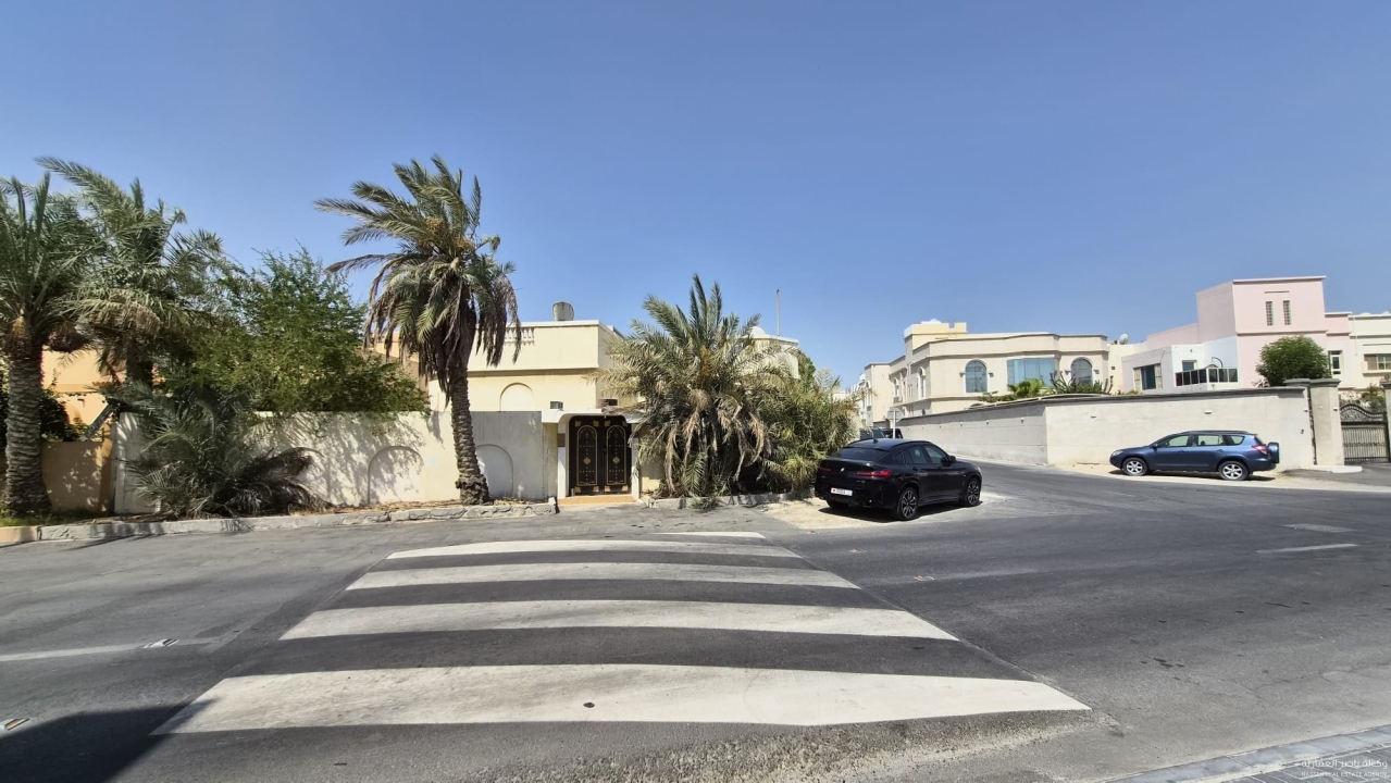 property 872 image 0
